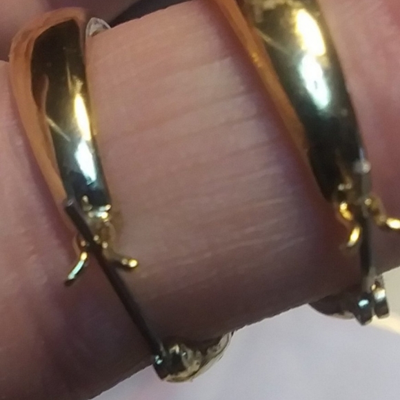 Vintage gold & 3 green Peridot gemstone pierced loop earrings - Picture 7 of 10